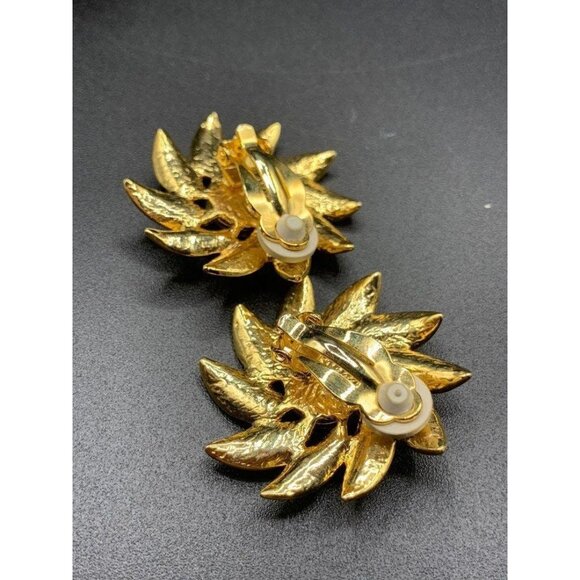 Daisy Flowers Clip On Earrings Pearls and Rhinestones Gold Tone Elegant Earrings - Picture 4 of 5